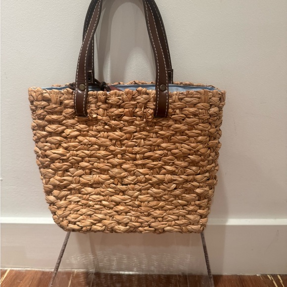 VINTAGE Amanda Smith Woven Straw Tote with Teal Floral Embroidery. 
Great shape! - Picture 6 of 10